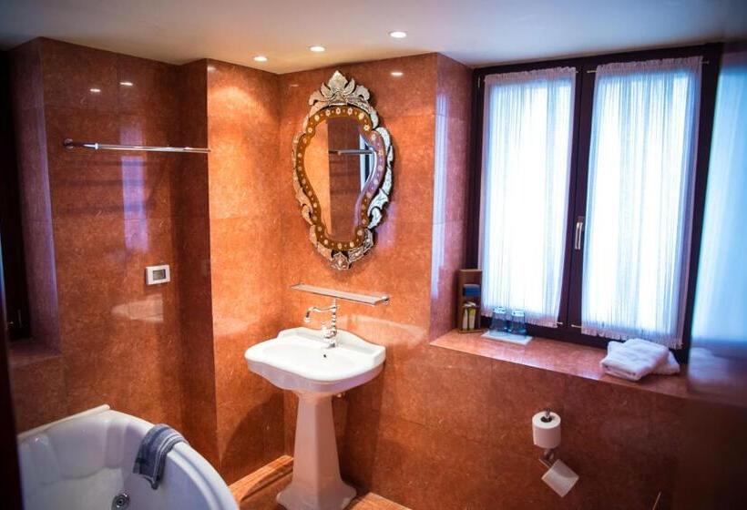 سوییت جونیور, Maritsas Hotel & Suites