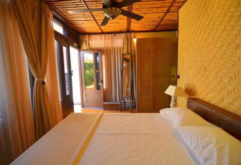 بانگلوی استاندارد, Rastoni Hotel Aegina