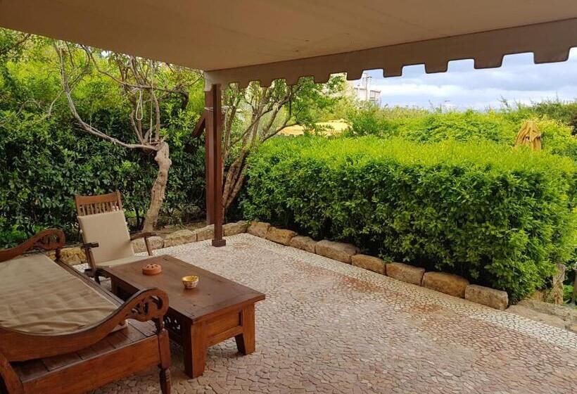 بانگلوی استاندارد, Rastoni Hotel Aegina