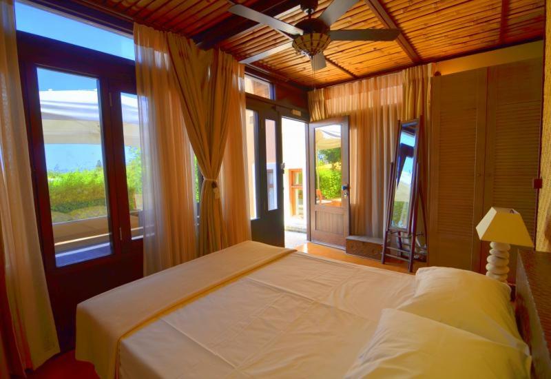 بانگلوی استاندارد, Rastoni Hotel Aegina