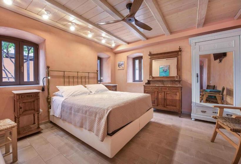 سوییت با چشم‌انداز باغ, Rastoni Hotel Aegina