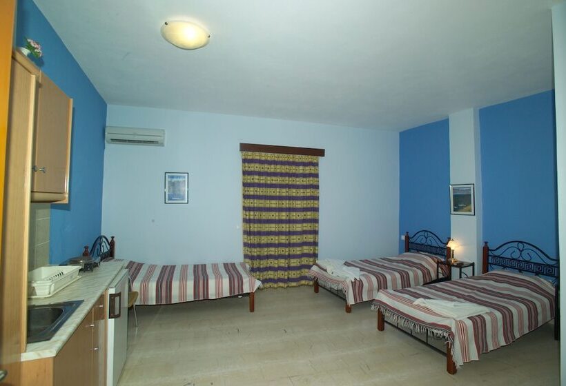 Standard Triple Room, Santa Magia