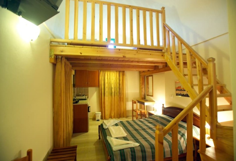 Standard Quadruple Room, Santa Magia