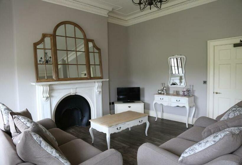 سوییت لوکس, Birchover Bridgford Hall