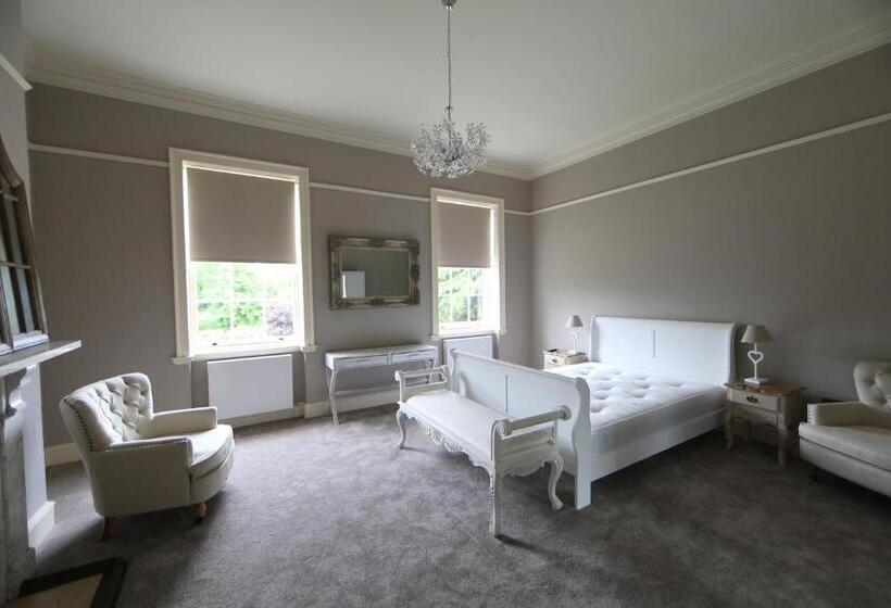 سوییت لوکس, Birchover Bridgford Hall