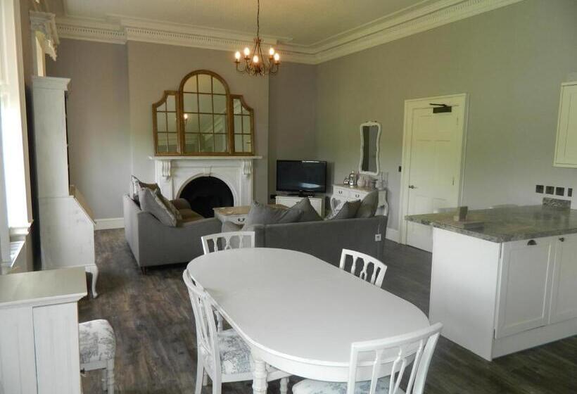 سوییت لوکس, Birchover Bridgford Hall
