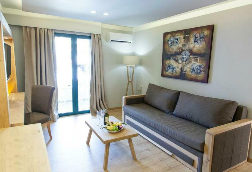 Suite, Elmi Beach  & Suites