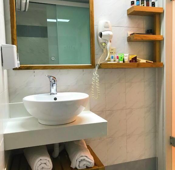 سوییت, Elmi Beach Hotel & Suites