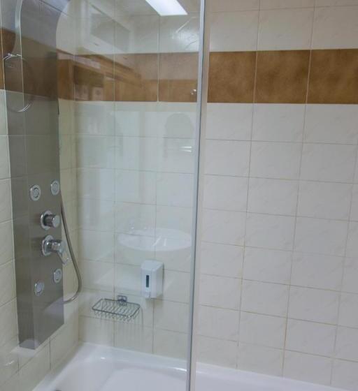 سوییت, Elmi Beach Hotel & Suites