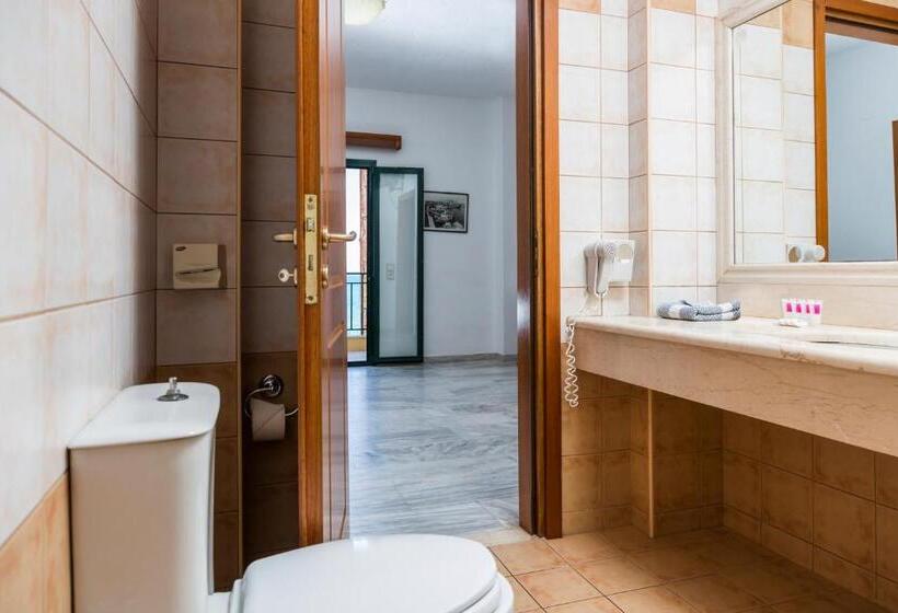 اتاق خانوادگی, Elmi Beach Hotel & Suites