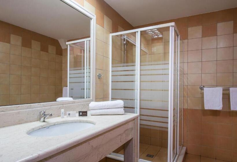 اتاق خانوادگی, Elmi Beach Hotel & Suites