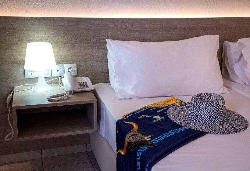اتاق استاندارد, Elmi Beach Hotel & Suites