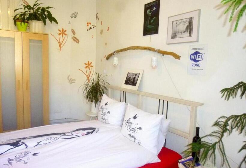 اتاق استاندارد با سرویس بهداشتی مشترک, Gaia Hostel