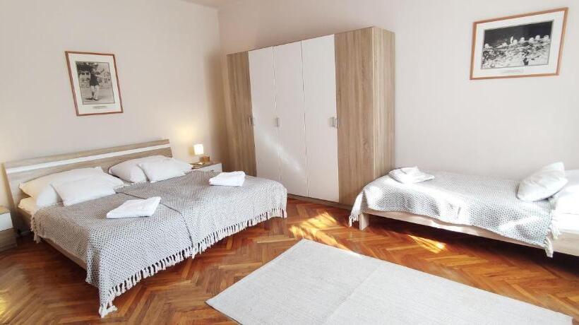 آپارتمان خانوادگی, Budapest Csaszar