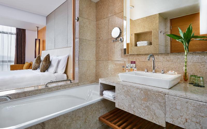 اتاق استاندارد با چشم‌انداز استخر, Crowne Plaza Zhongshan Wing On City, An Ihg