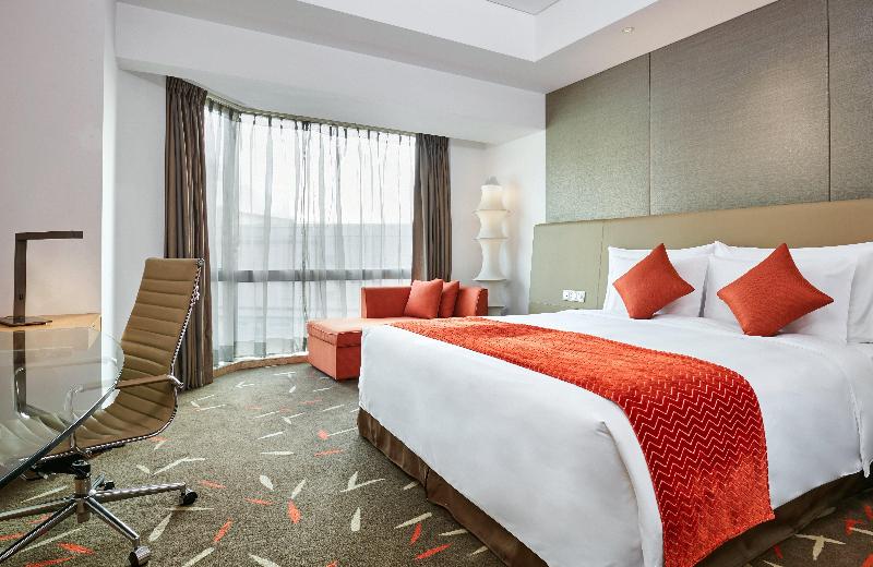 اتاق استاندارد با چشم‌انداز استخر, Crowne Plaza Zhongshan Wing On City, An Ihg