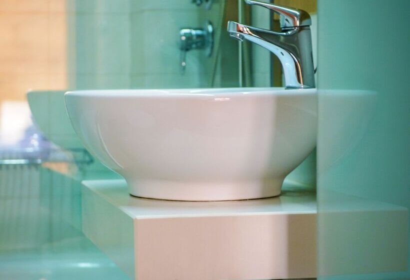 سوئیت با وان آب گرم, Elmi Beach Hotel & Suites