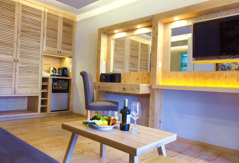 سوییت, Elmi Beach Hotel & Suites