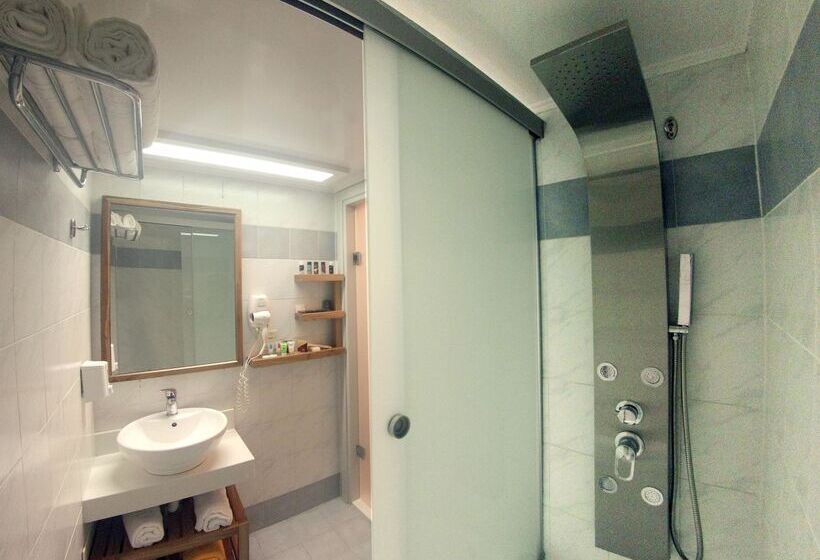 سوییت, Elmi Beach Hotel & Suites