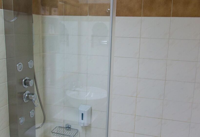سوییت, Elmi Beach Hotel & Suites