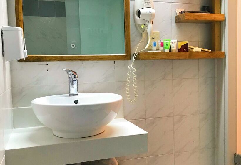 سوییت, Elmi Beach Hotel & Suites