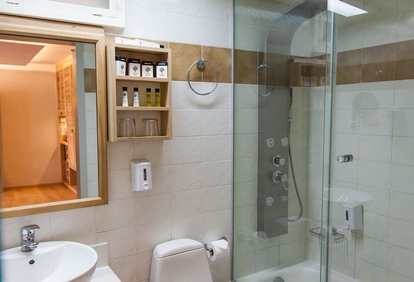 سوییت, Elmi Beach Hotel & Suites
