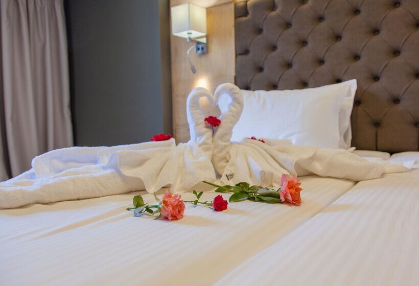 Suite, Elmi Beach  & Suites