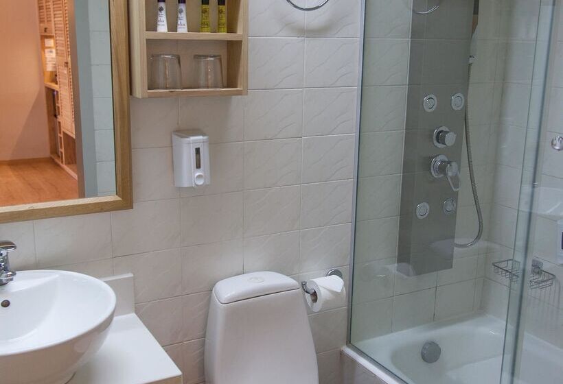 سوییت, Elmi Beach Hotel & Suites