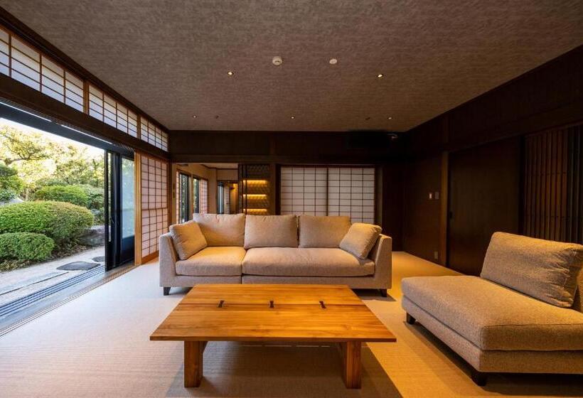 سوییت با چشم‌انداز باغ, Hagi No Yado Tomoe