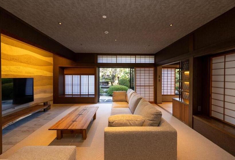 سوییت با چشم‌انداز باغ, Hagi No Yado Tomoe