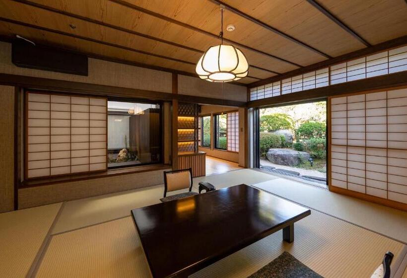 سوییت با چشم‌انداز باغ, Hagi No Yado Tomoe