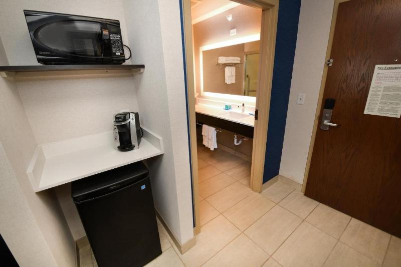 适合残疾人使用的标准间, Holiday Inn Express Hotel & Suites Grand Forks, An Ihg