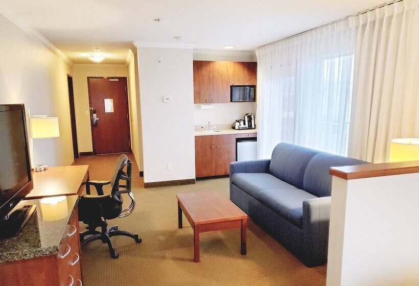 Suite with Balcony, Holiday Inn Express  & Suites Portlandnorthwest Downtown