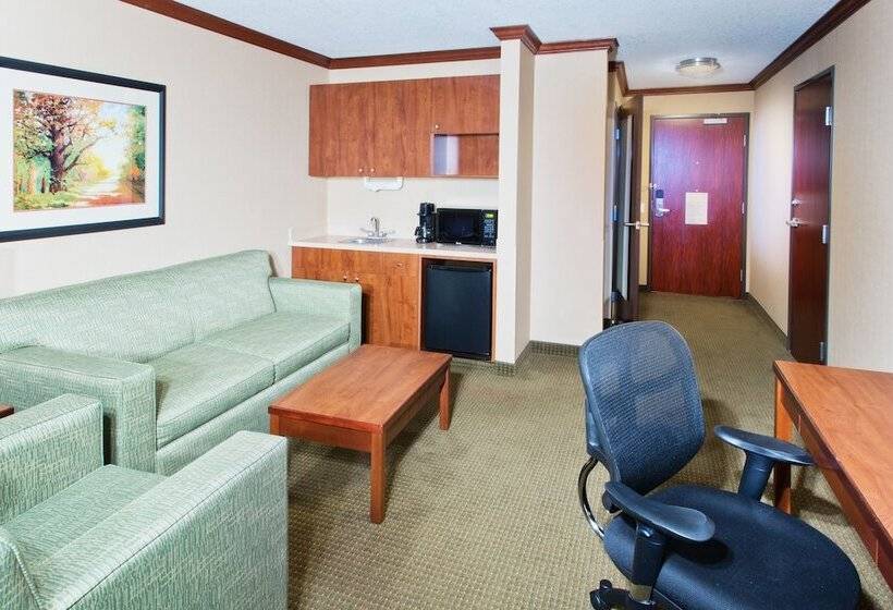 Suite Adapted for people with reduced mobility, Holiday Inn Express  & Suites Portlandnorthwest Downtown