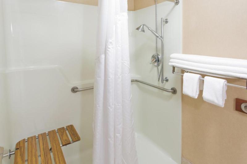 سوئیت برای معلولان, Holiday Inn Express Hotel & Suites Portland Northwest Downtown, An Ihg