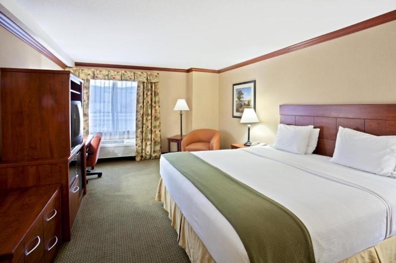 سوئیت با تخت بزرگ, Holiday Inn Express Hotel & Suites Portland Northwest Downtown, An Ihg