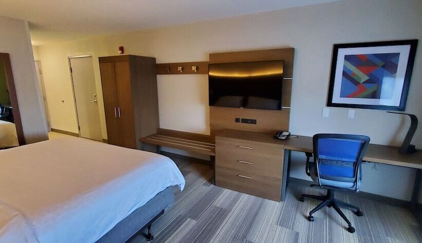 اتاق استاندارد با تخت دوبل برای معلولان, Holiday Inn Express  And Suites Kinston