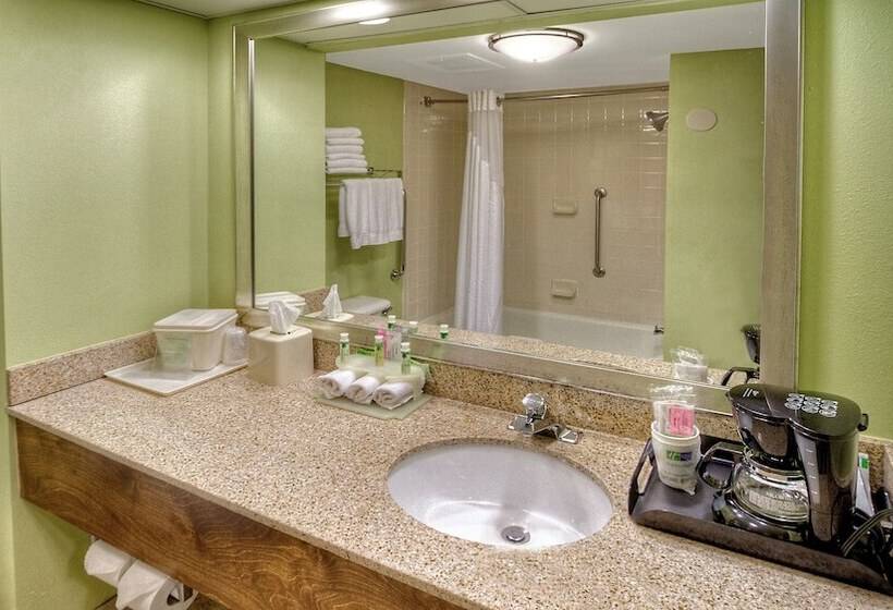 اتاق استاندارد با 2 تخت دوبل, Holiday Inn Express Greenville