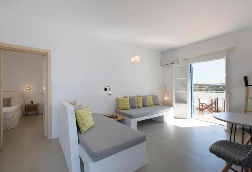سوئیت با تخت بزرگ, Kouros Village