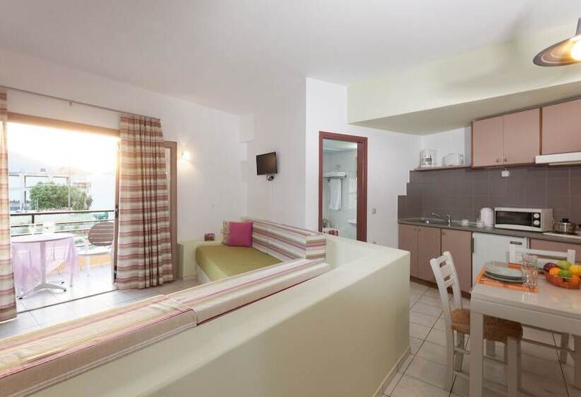 استودیوی استاندارد, Latania Apartments