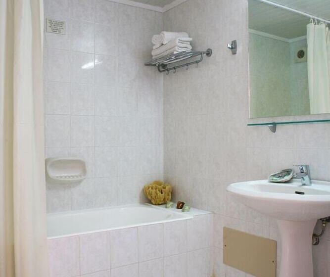 استودیوی استاندارد, Latania Apartments