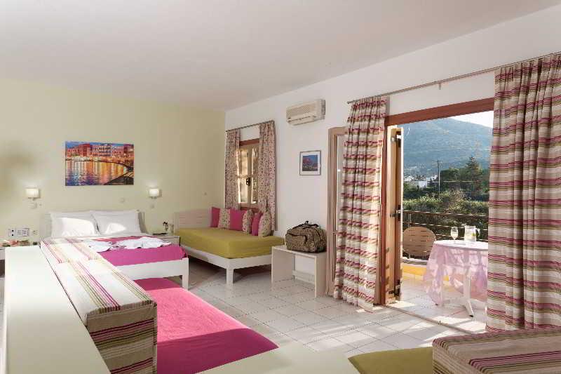 استودیوی استاندارد, Latania Apartments