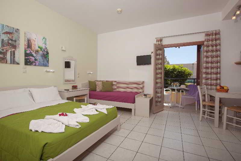 استودیوی استاندارد, Latania Apartments