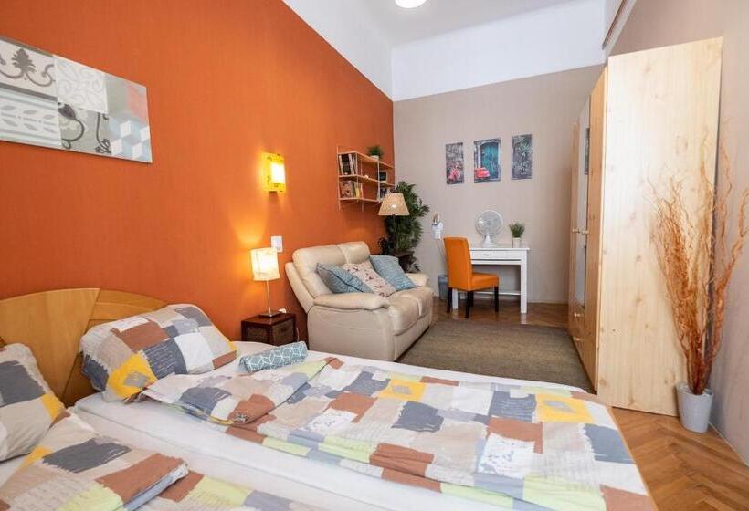 اتاق استاندارد, Pesto Hostel