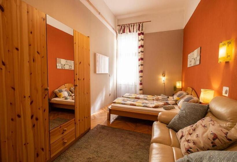 اتاق استاندارد, Pesto Hostel