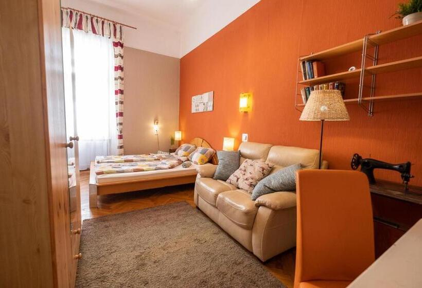 اتاق استاندارد, Pesto Hostel