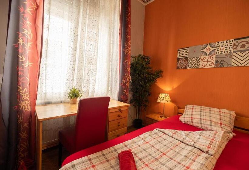 اتاق استاندارد, Pesto Hostel