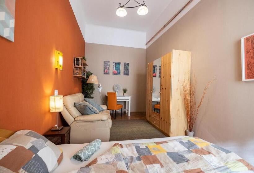 اتاق استاندارد, Pesto Hostel