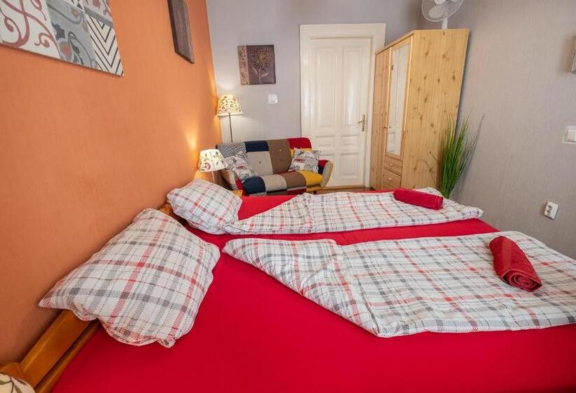 اتاق استاندارد, Pesto Hostel