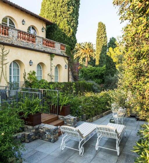 Deluxe Suite, Villa Della Pergola Relais Et Chateaux